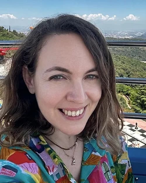 Portrait of Sezen Soykut, ICF-certified coach and co-founder of Gila