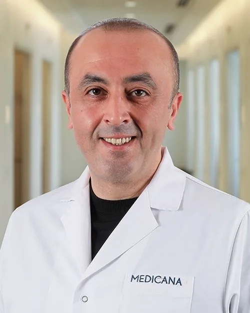 Portrait of Prof. Dr. Varlık Erol, professor of general surgery and co-founder of Gila